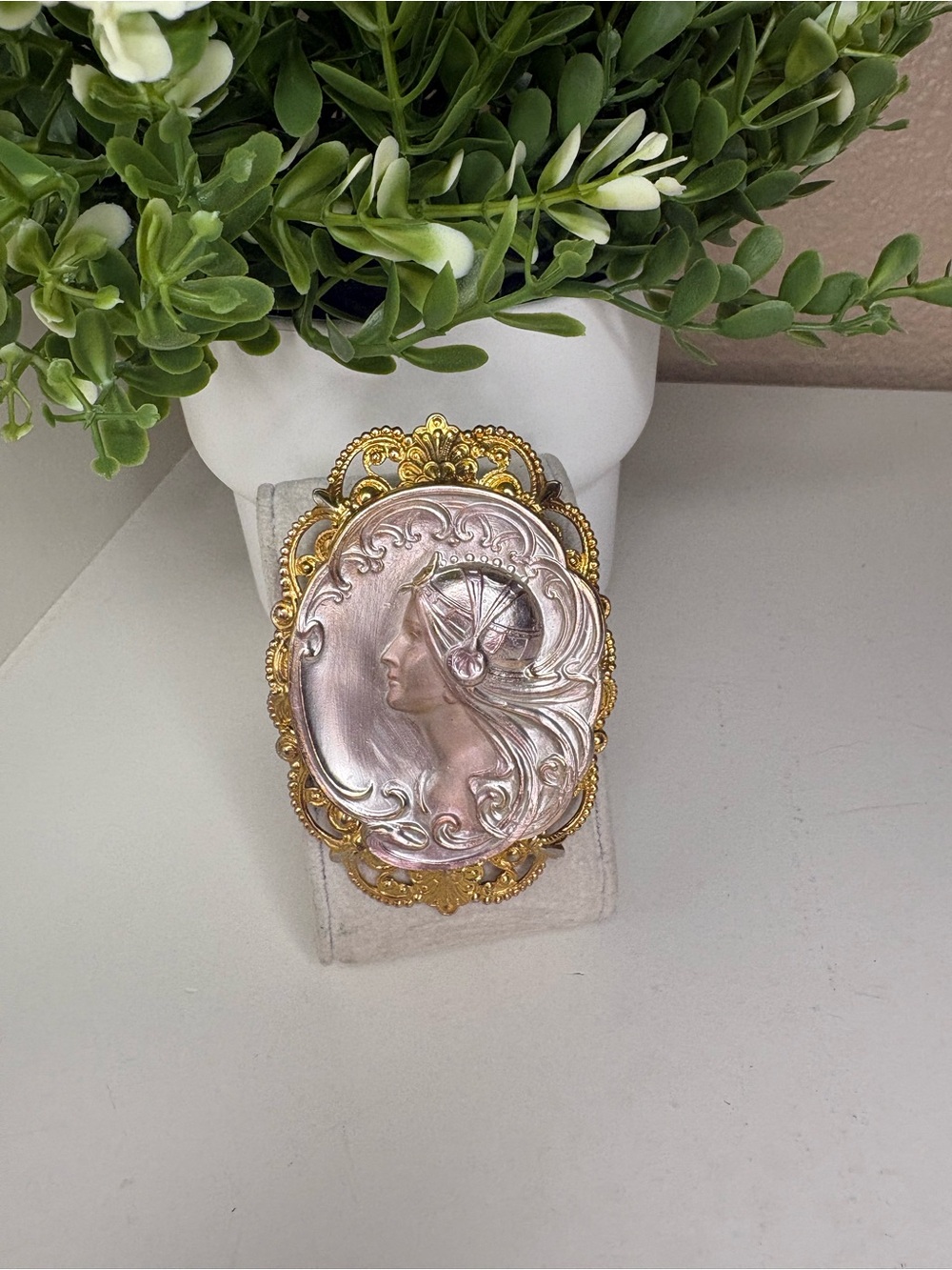 Vintage Art Nouveau Revival Gold Tone Filigree Cameo Brooch Pin Pearlescent Lady - Picture 3 of 11